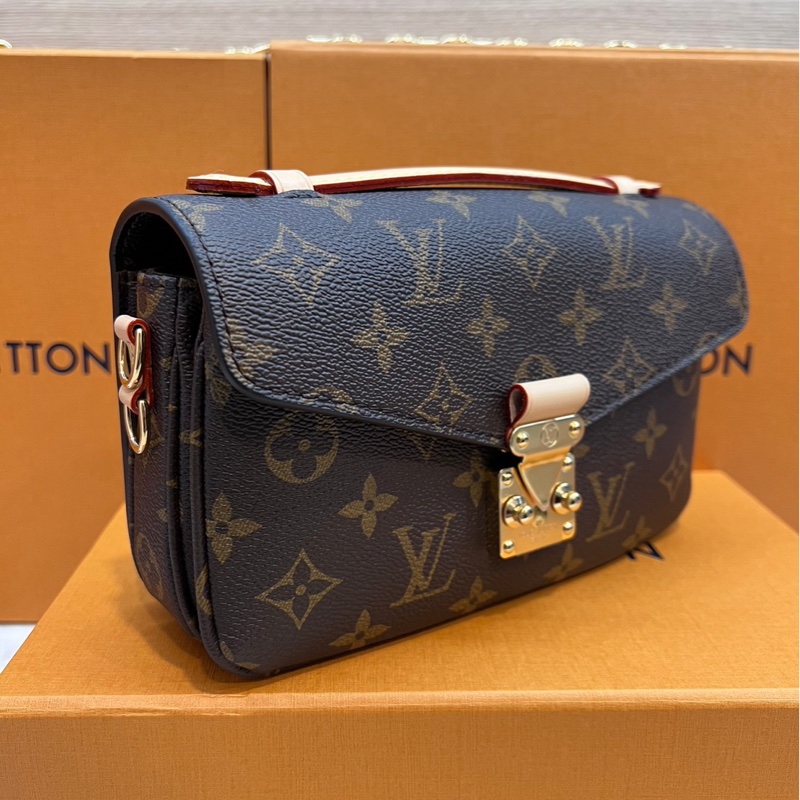 LV 小郵差 法棍 芯片款 M46279 Pochette Metis East West-1