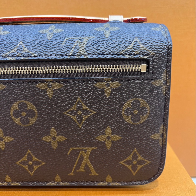 LV 小郵差 法棍 芯片款 M46279 Pochette Metis East West-5