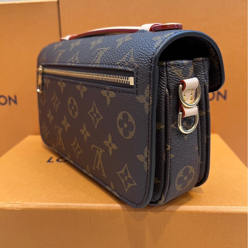 LV 小郵差 法棍 芯片款 M46279 Pochette Metis East West-8