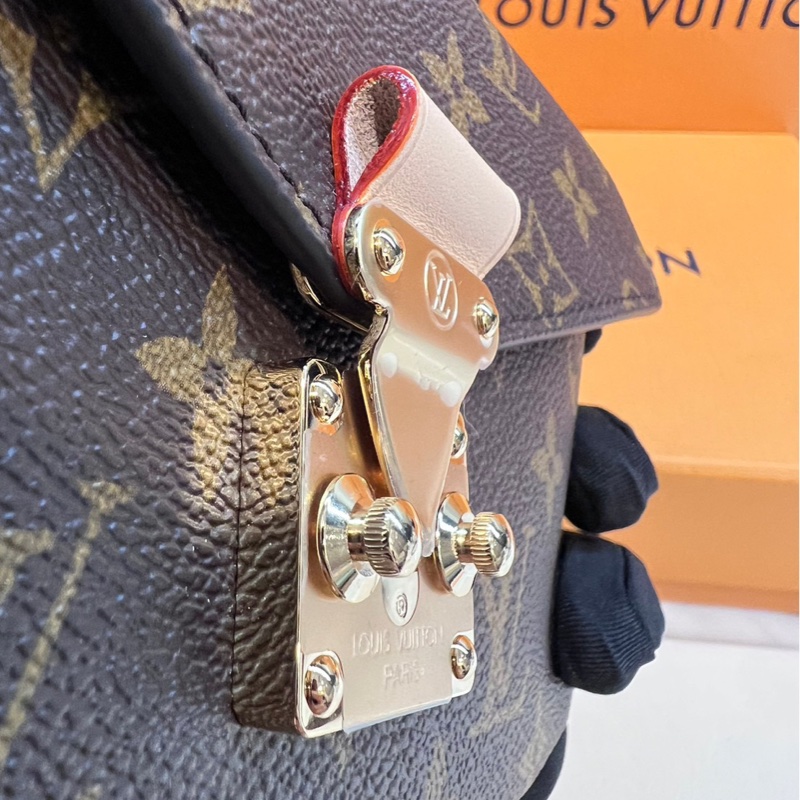 LV 小郵差 法棍 芯片款 M46279 Pochette Metis East West-13