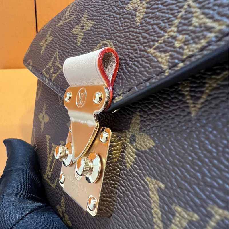 LV 小郵差 法棍 芯片款 M46279 Pochette Metis East West-14