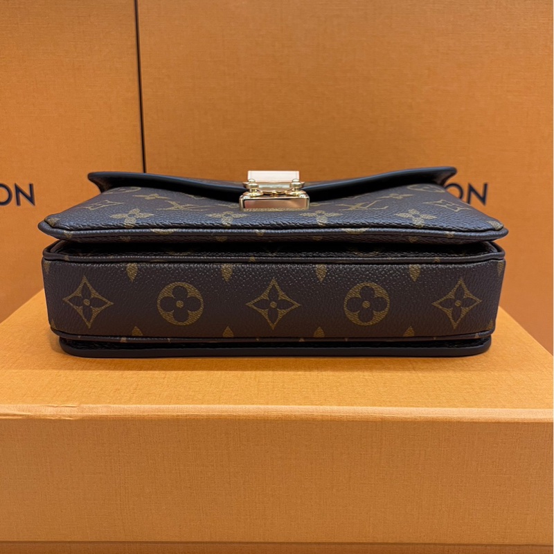 LV 小郵差 法棍 芯片款 M46279 Pochette Metis East West-15