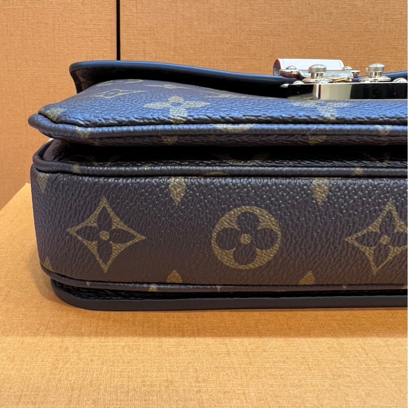 LV 小郵差 法棍 芯片款 M46279 Pochette Metis East West-16