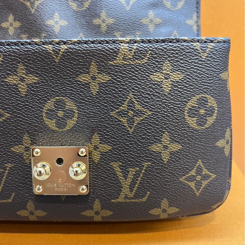 LV 小郵差 法棍 芯片款 M46279 Pochette Metis East West-21