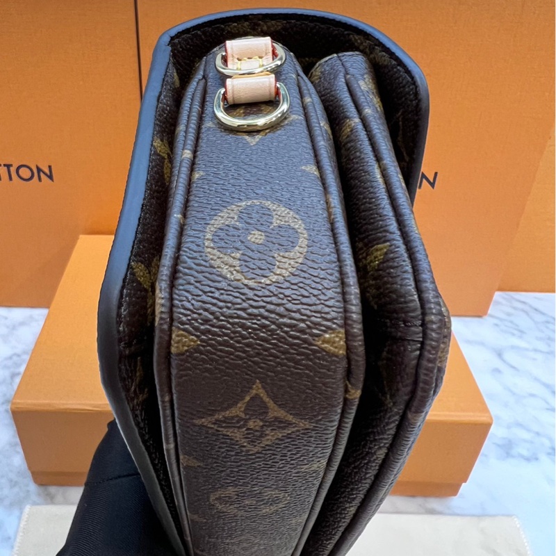 LV 小郵差 法棍 芯片款 M46279 Pochette Metis East West-26