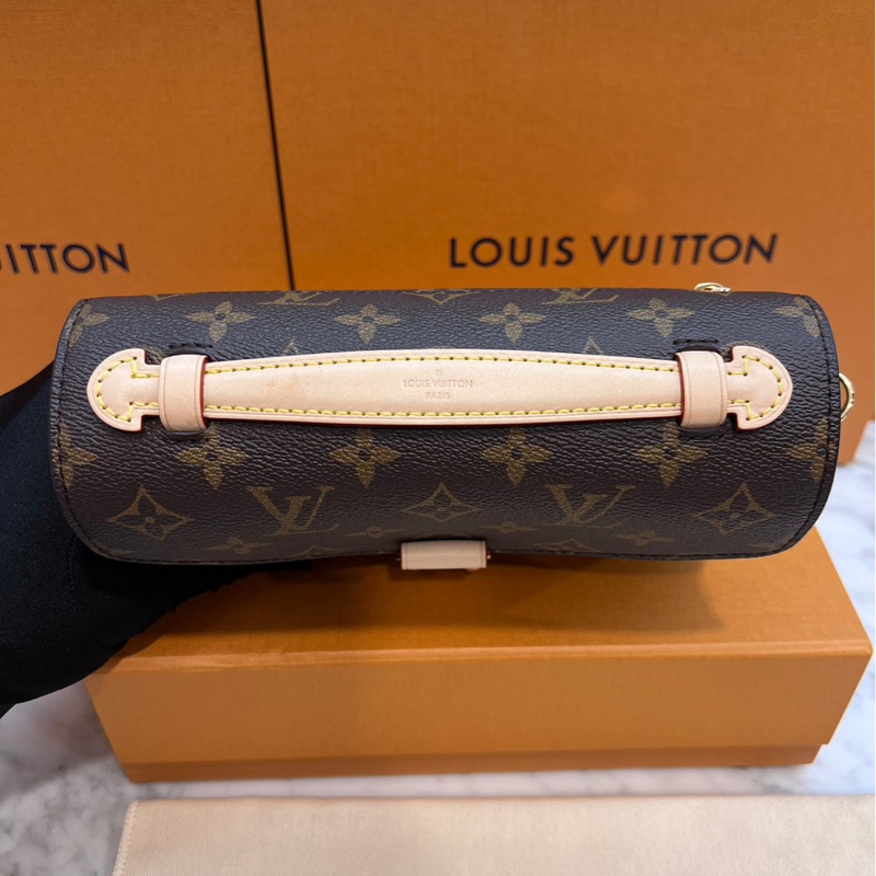 LV 小郵差 法棍 芯片款 M46279 Pochette Metis East West-36