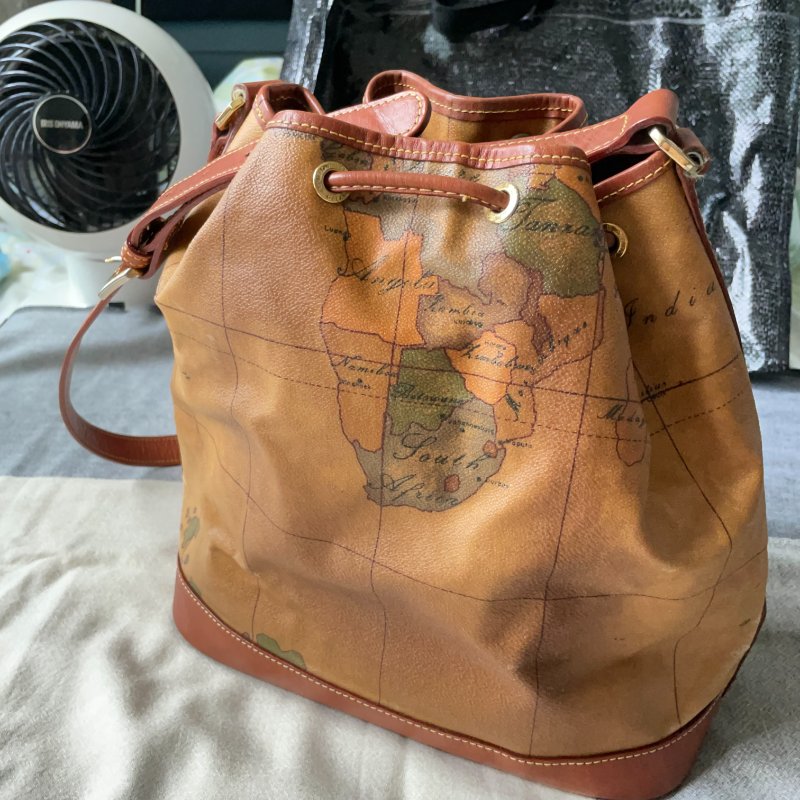 💯正貨❗️【Alviero Martini】Geo Printed Drawstring Bucket Bag。經典款地圖水桶包-2