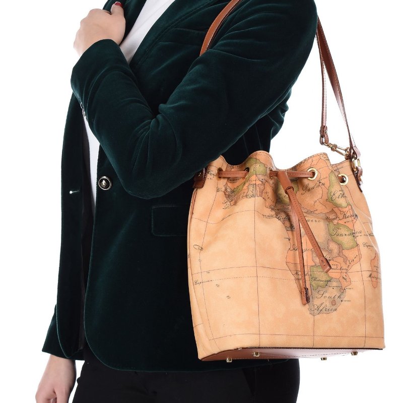 💯正貨❗️【Alviero Martini】Geo Printed Drawstring Bucket Bag。經典款地圖水桶包-8