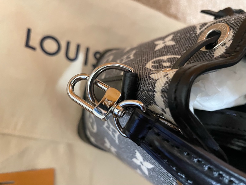 LV 🖤 牛仔小水桶 Nano Noe 迷你水桶包/肩背包/手提包（九成新）M46449-11