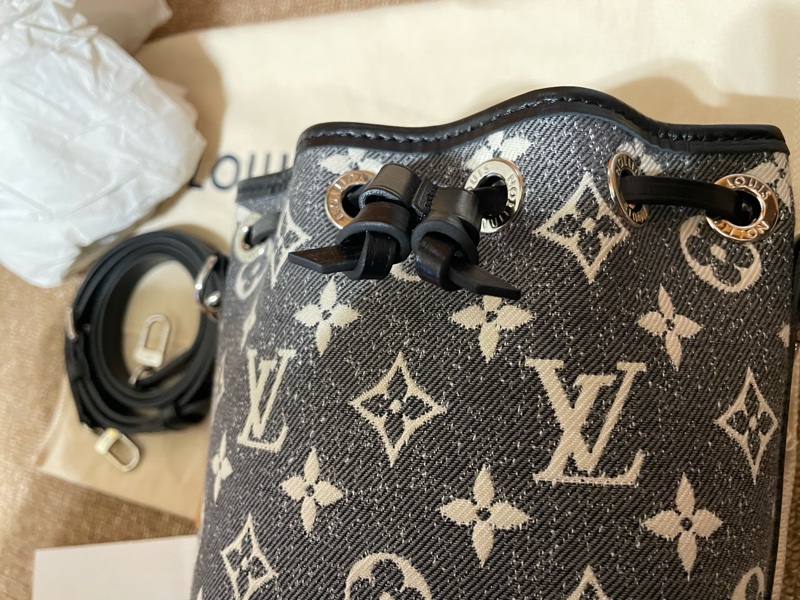 LV 🖤 牛仔小水桶 Nano Noe 迷你水桶包/肩背包/手提包（九成新）M46449-2