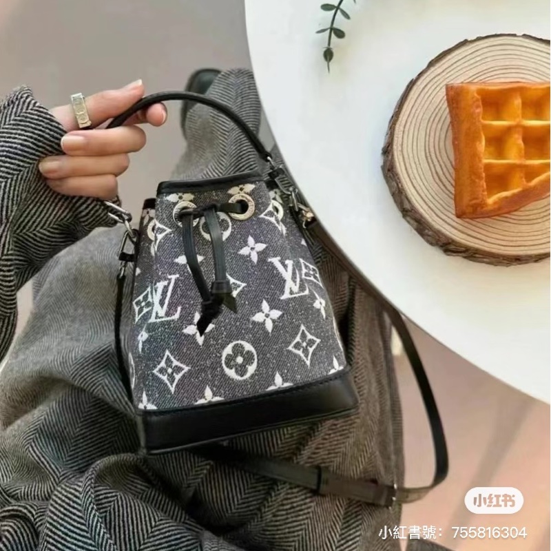 LV 🖤 牛仔小水桶 Nano Noe 迷你水桶包/肩背包/手提包（九成新）M46449-3