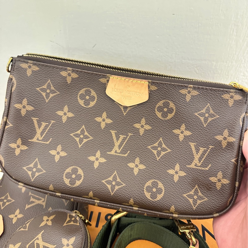 LV 花紋綠背帶三合一-5