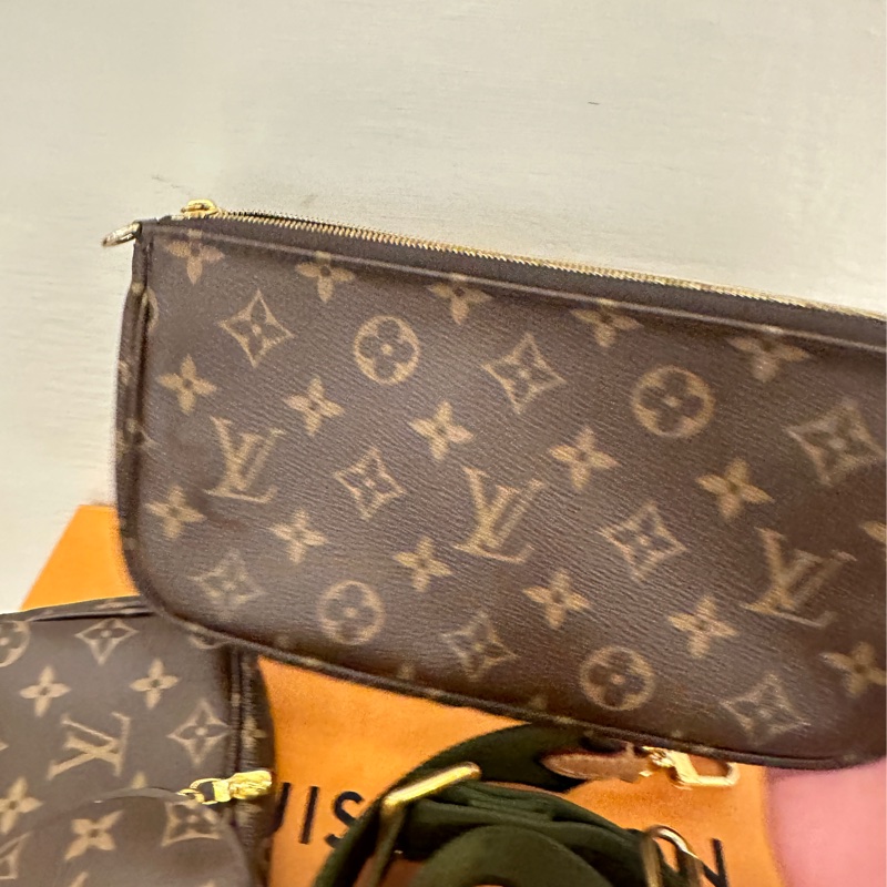 LV 花紋綠背帶三合一-8