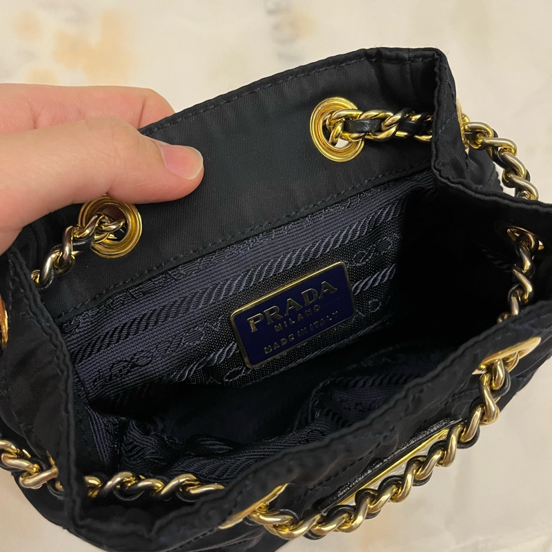 Prada迷你水桶小包-5