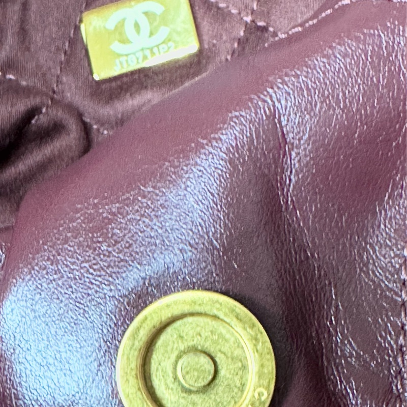 CHANEL 🇫🇷 22 small bag （酒紅）-10