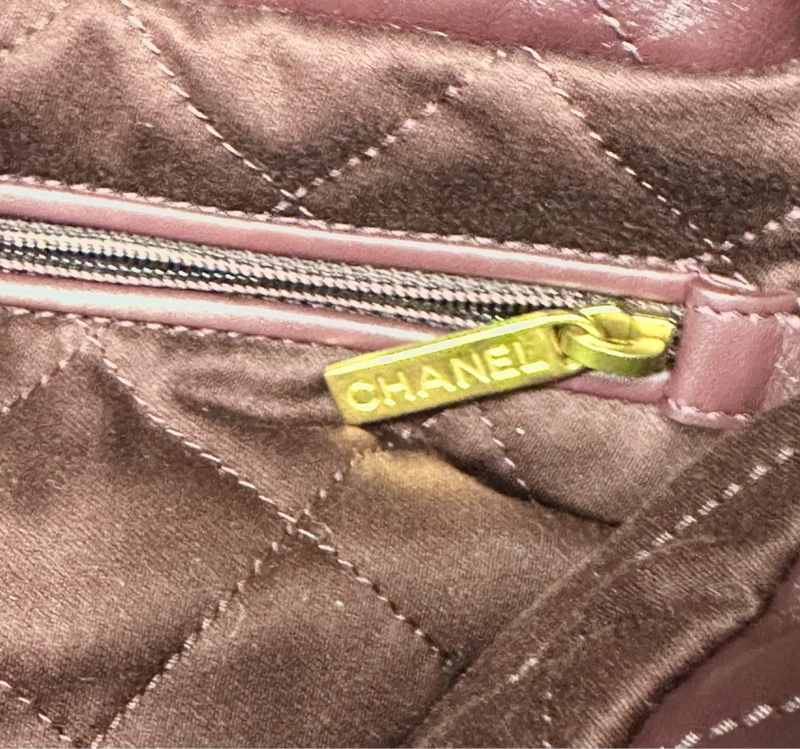 CHANEL 🇫🇷 22 small bag （酒紅）-16
