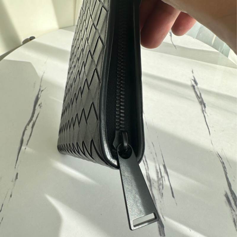 BV 黑編織手拿包-5