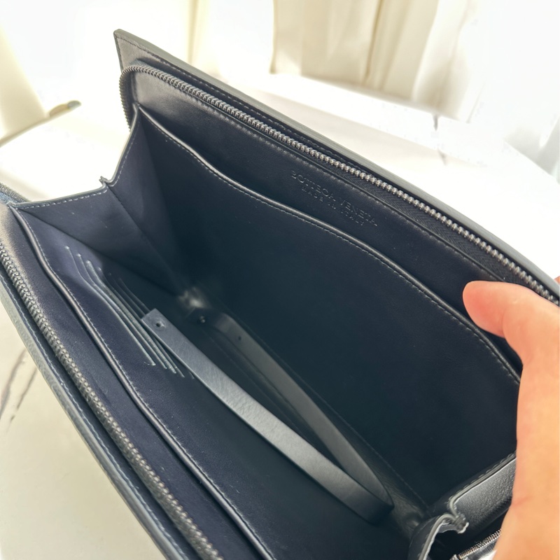 BV 黑編織手拿包-6