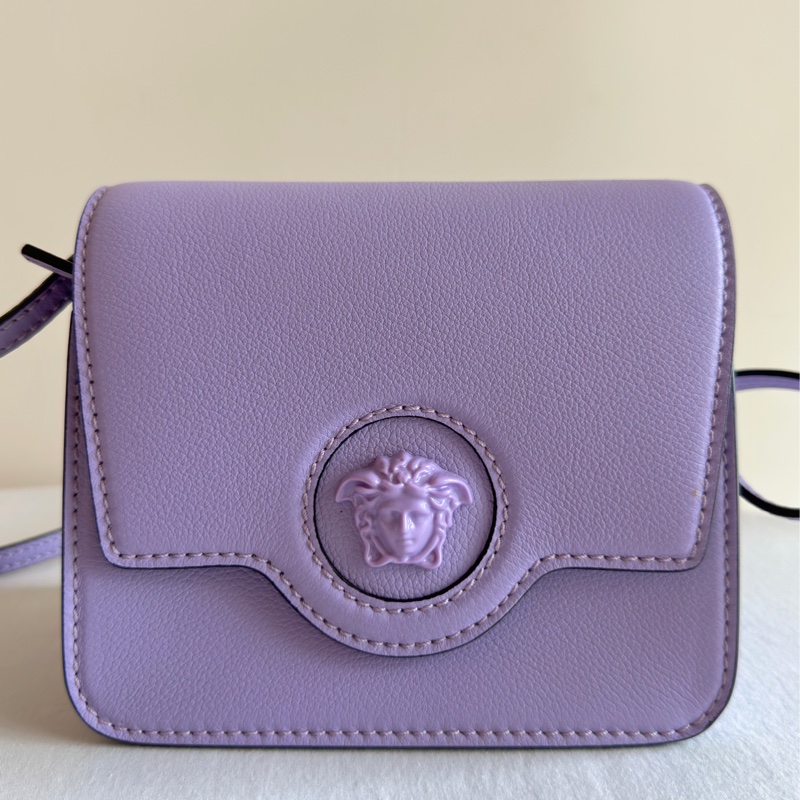 便宜賣Versace 皮革薰衣草紫包 手拿包 可手提附肩背帶可肩背-0