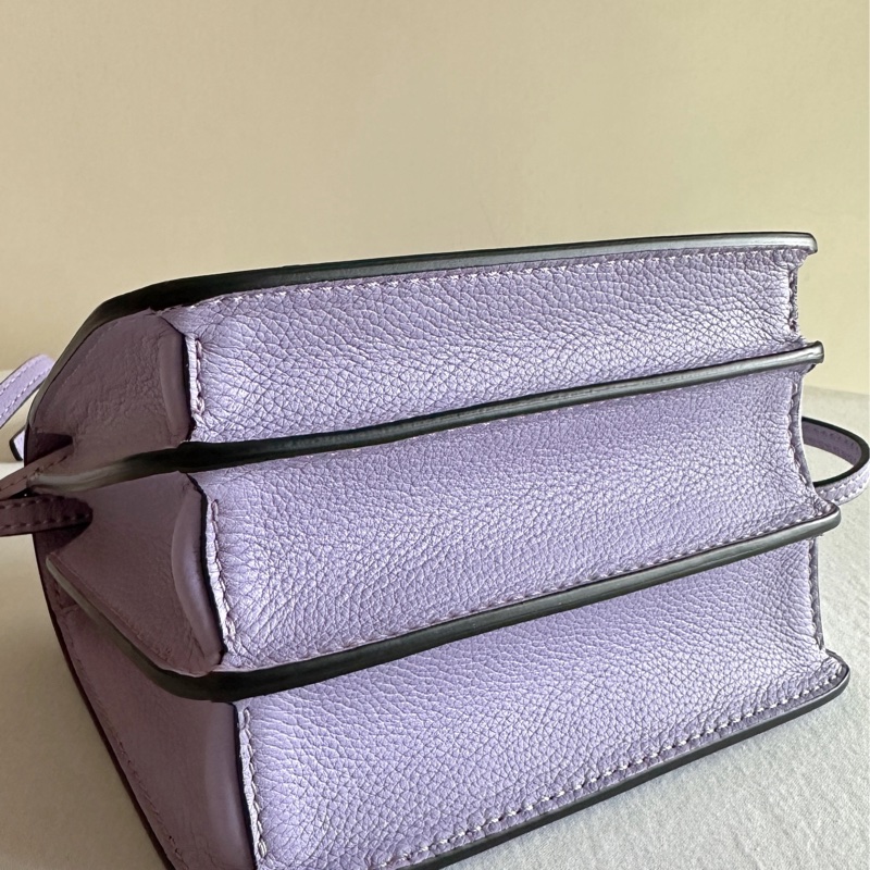 便宜賣Versace 皮革薰衣草紫包 手拿包 可手提附肩背帶可肩背-4