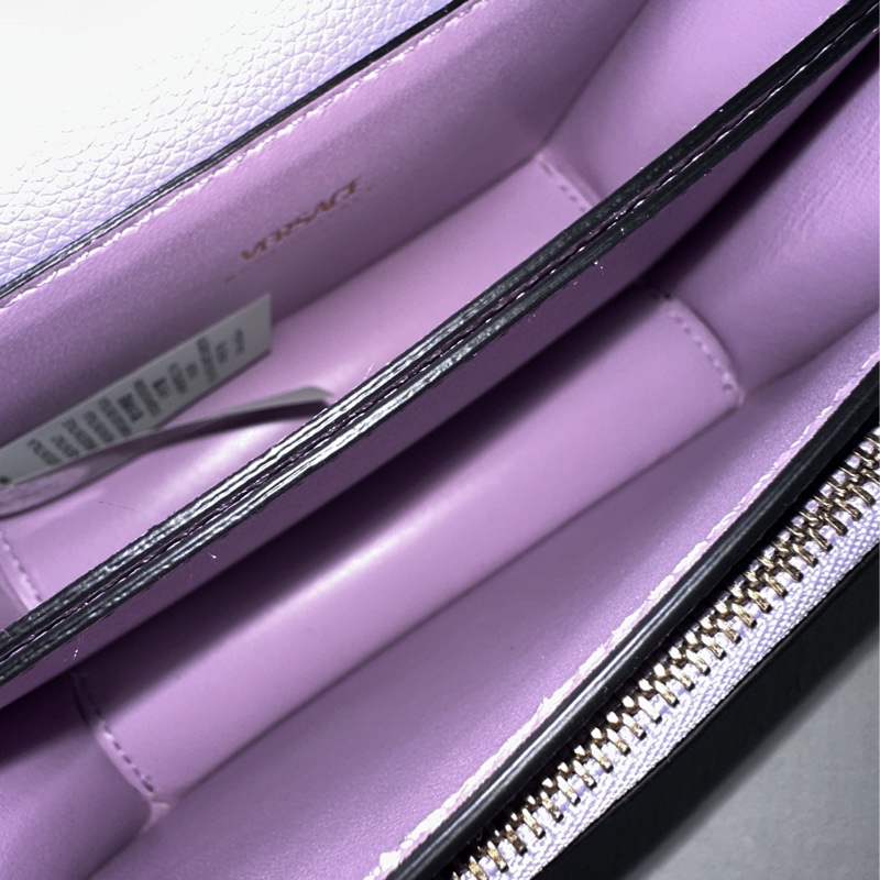 便宜賣Versace 皮革薰衣草紫包 手拿包 可手提附肩背帶可肩背-5