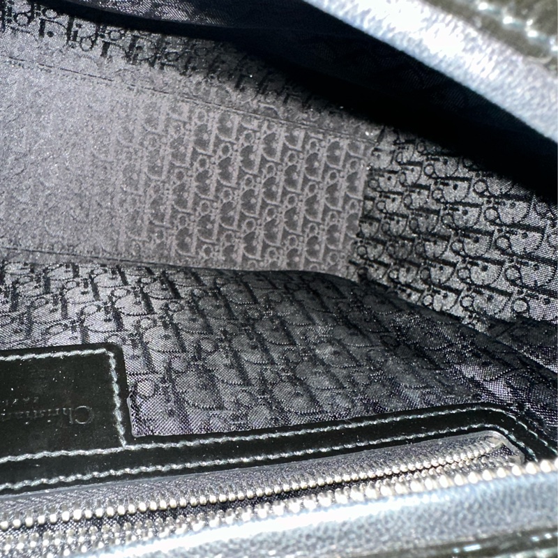 Lady Dior 7格黑銀漆皮戴妃包-11