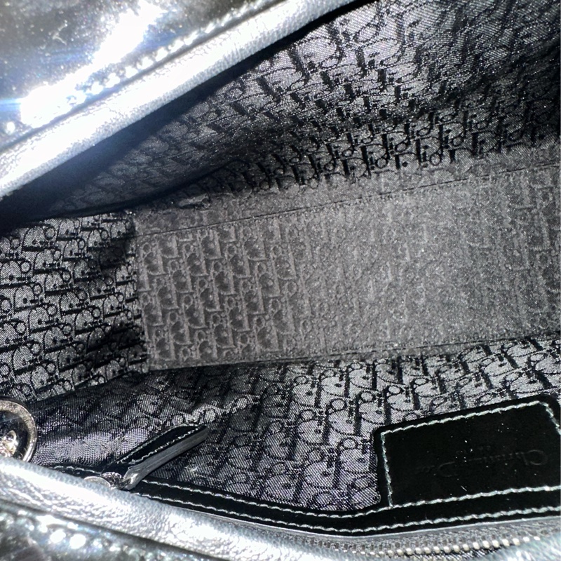 Lady Dior 7格黑銀漆皮戴妃包-12