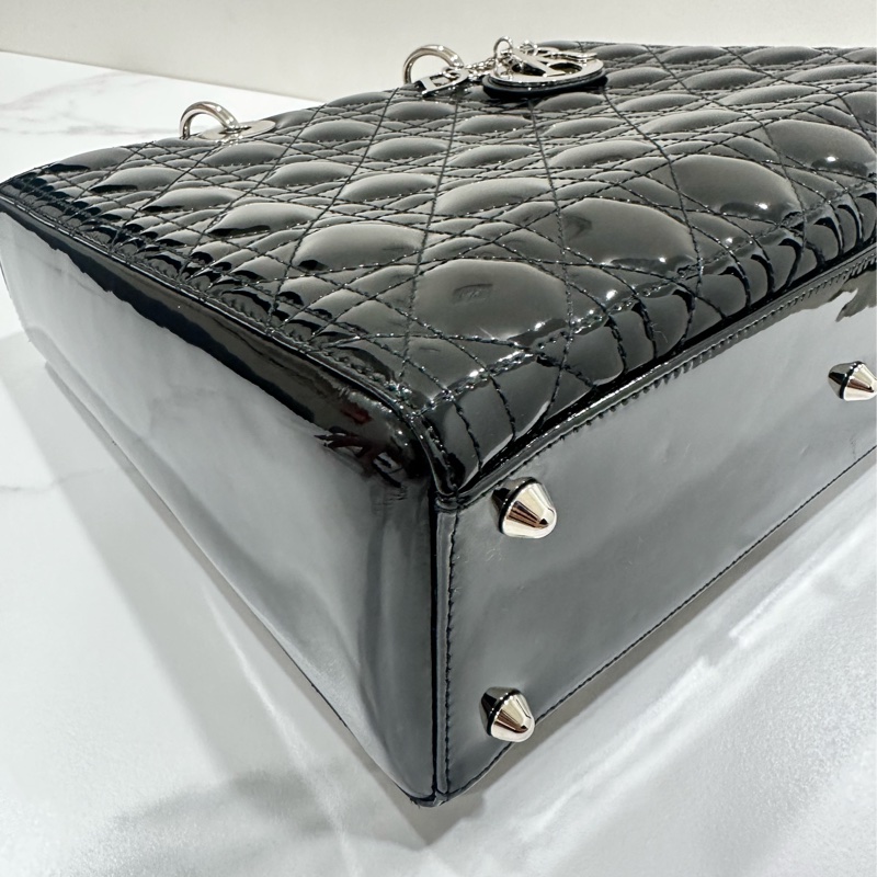 Lady Dior 7格黑銀漆皮戴妃包-13