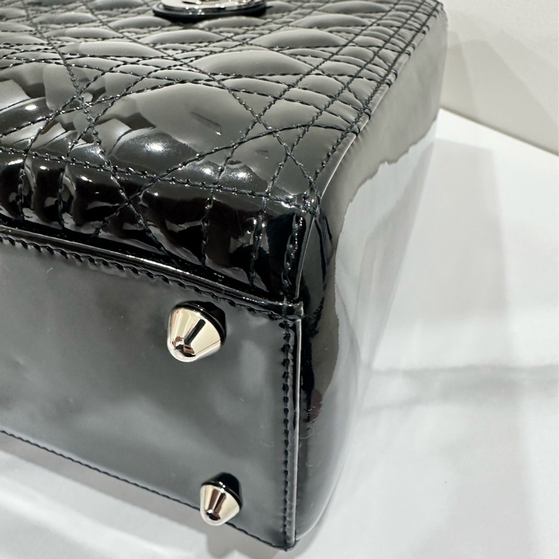 Lady Dior 7格黑銀漆皮戴妃包-14