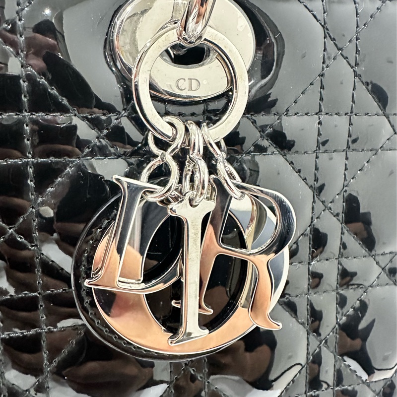 Lady Dior 7格黑銀漆皮戴妃包-17