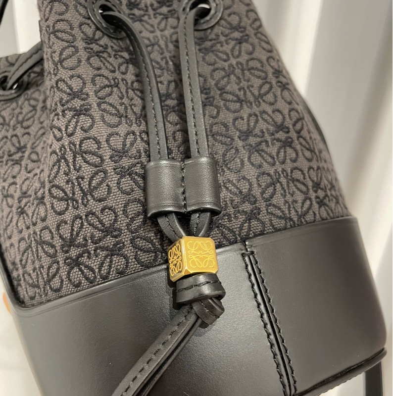 LOEWE 氣球包 mini ballon 水桶包 可斜側背手提-5