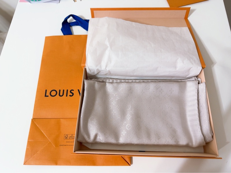 Louis Vuitton LV經典標誌優雅Evermore 披肩 🌺Monogram提花針織圖案 奶油色-0