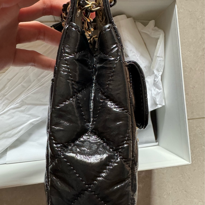 Chanel 香奈兒全新黑色油臘皮金釦Hobo小號-12