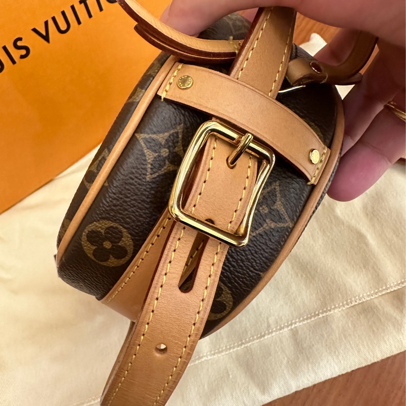 LV M45149 花紋圓餅包-3