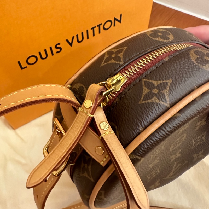 LV M45149 花紋圓餅包-7