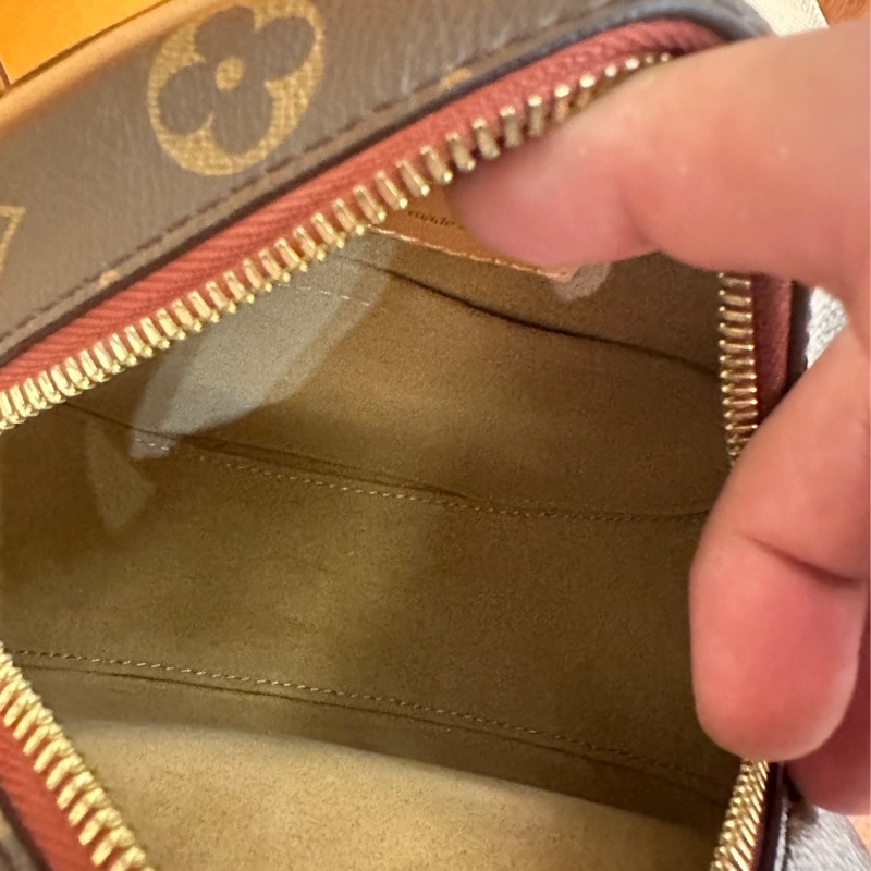 LV M45149 花紋圓餅包-8