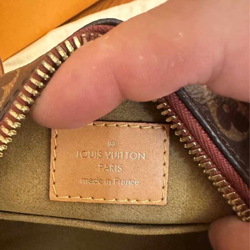 LV M45149 花紋圓餅包-9