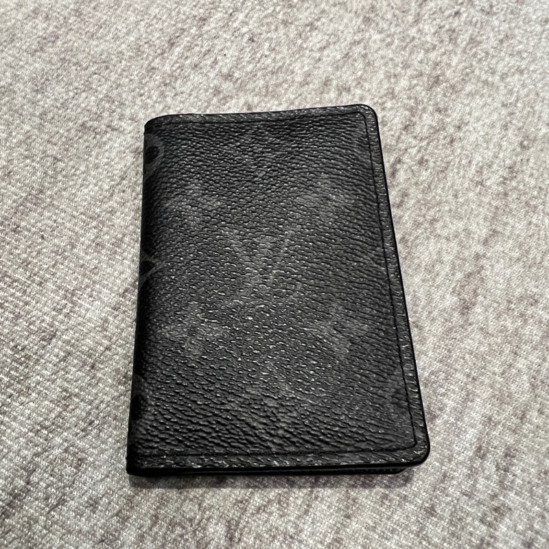 LV M61696 路易威登 袋裝萬用錢包 黑老花-2
