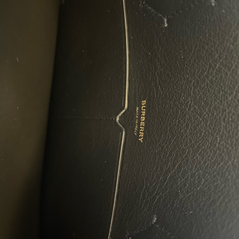 Burberry 全新牛皮離櫃兩用肩背包-3