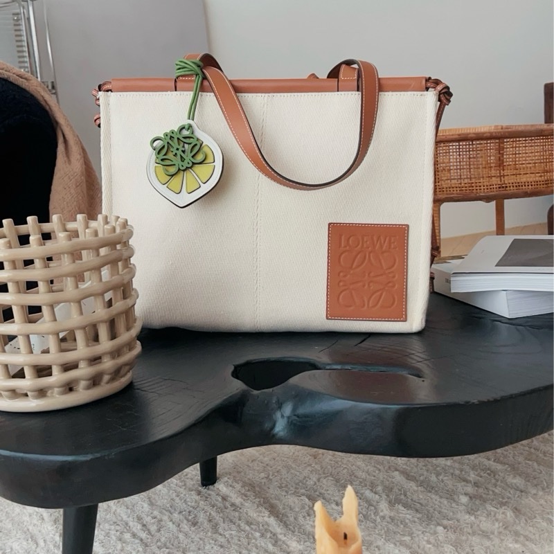 Loewe 帆布牛皮托特包loewe cushion tote bag-5