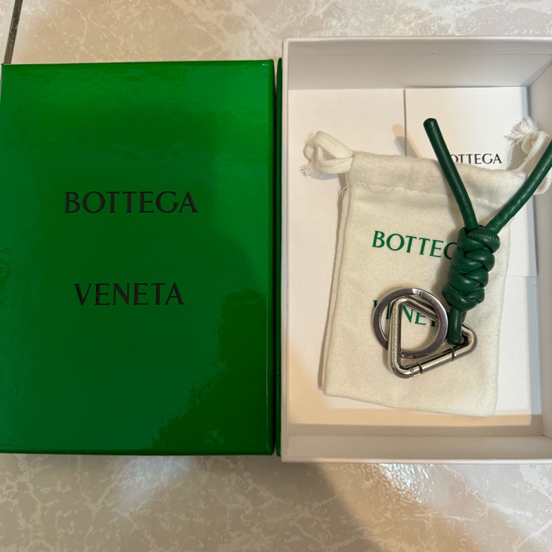 BOTTEGA VENETA 繩結小羊皮吊飾(B5024213200000017)-0