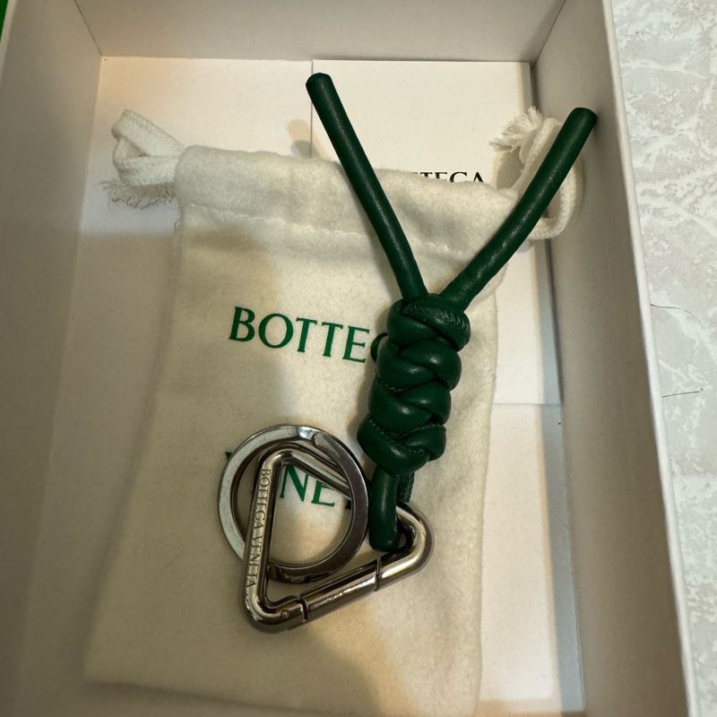 BOTTEGA VENETA 繩結小羊皮吊飾(B5024213200000017)-1