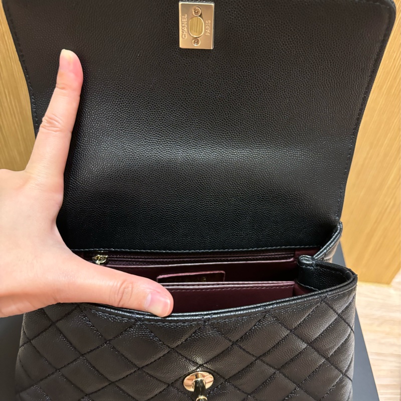 Chanel coco handle 24 荔枝牛皮黑色 （晶片）含絲巾價-10
