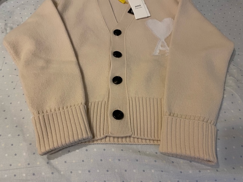 全新法國AMI Paris米色白色大愛心V領針織開襟衫-3