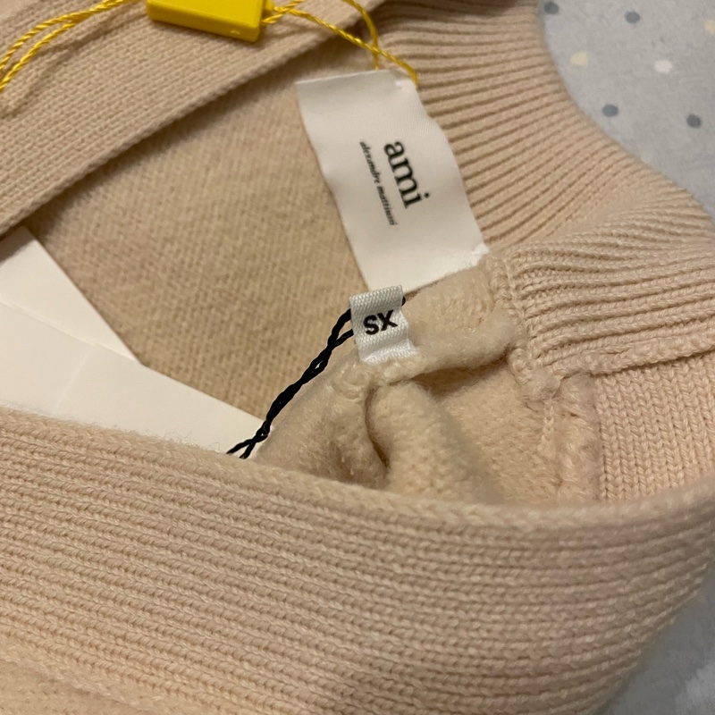 全新法國AMI Paris米色白色大愛心V領針織開襟衫-14