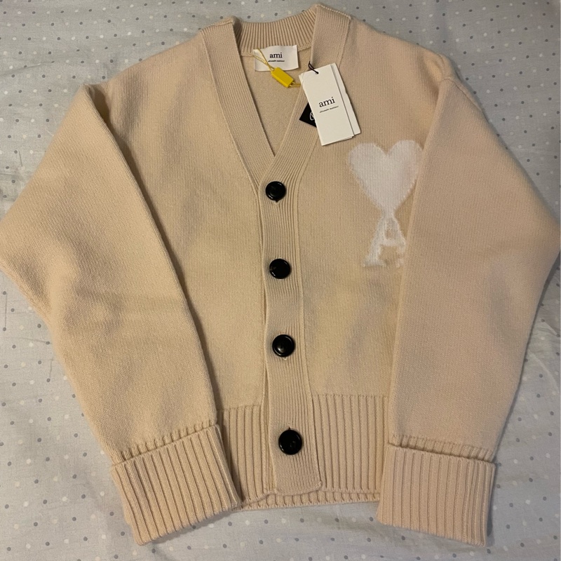 全新法國AMI Paris米色白色大愛心V領針織開襟衫-18