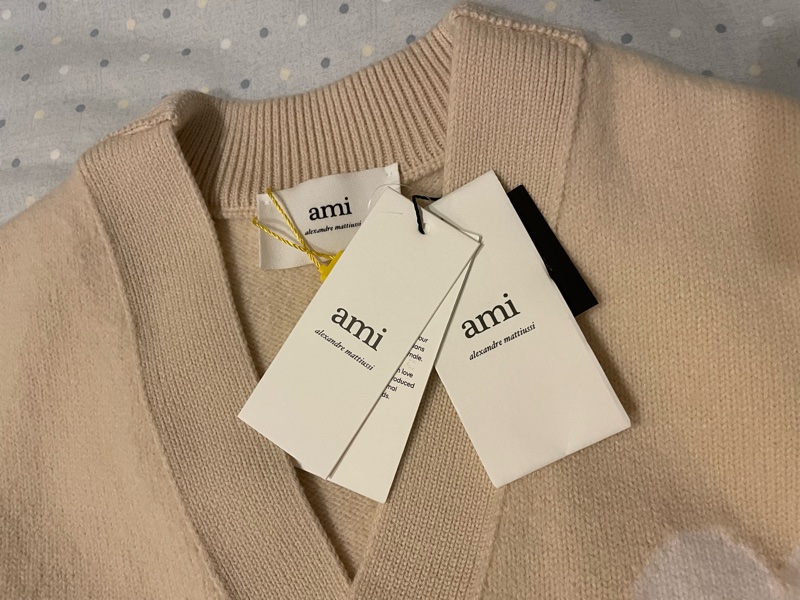 全新法國AMI Paris米色白色大愛心V領針織開襟衫-20