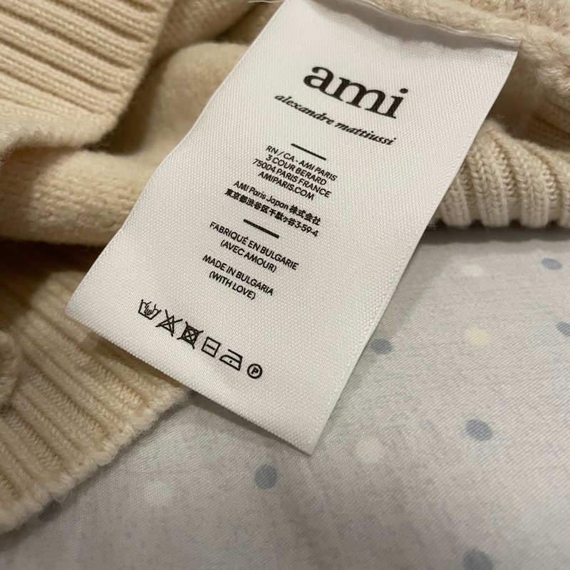 全新法國AMI Paris米色白色大愛心V領針織開襟衫-21