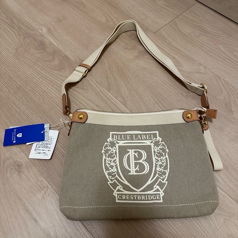 全新轉售 日本專櫃購入｜Burberry Blue Label 學院風 百搭奶茶色 斜背肩背包 手拿包