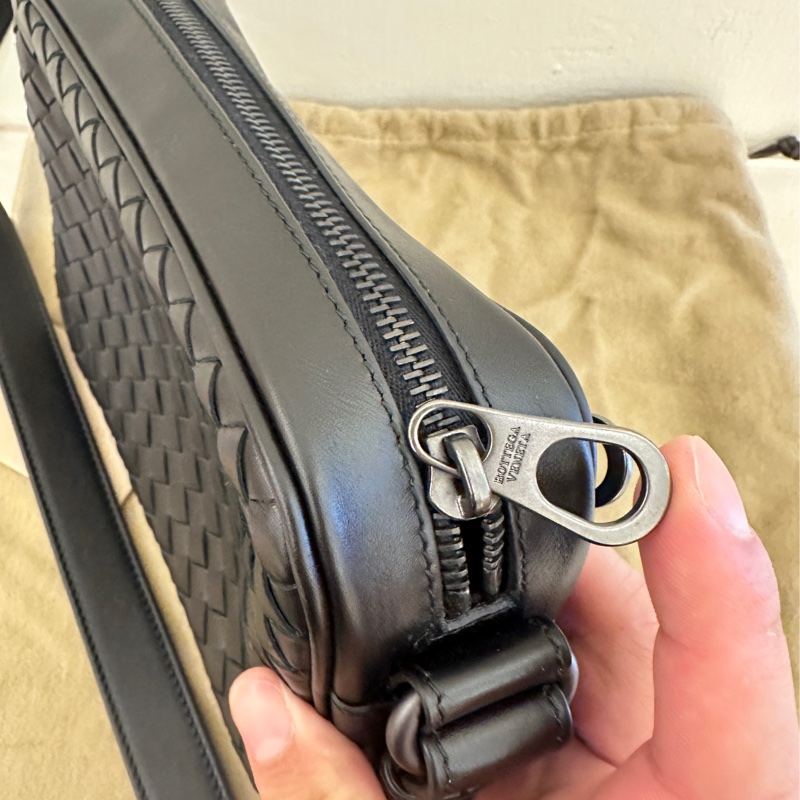 BV 黑編織方形小斜背包-6